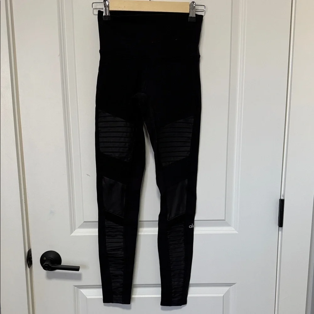 ALO Women's High Waist Yoga Moto Black Leggings size XS
